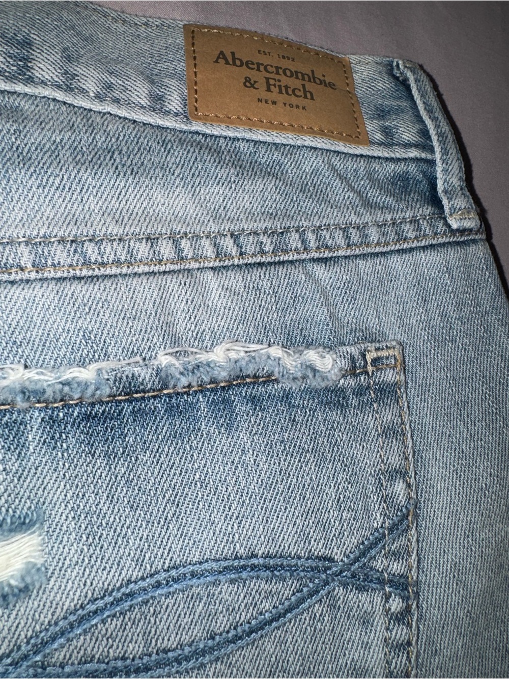 NWT Abercrombie & Fitch Festival High Rise Distressed Denim Shorts Size 2 / 26W - Picture 9 of 10